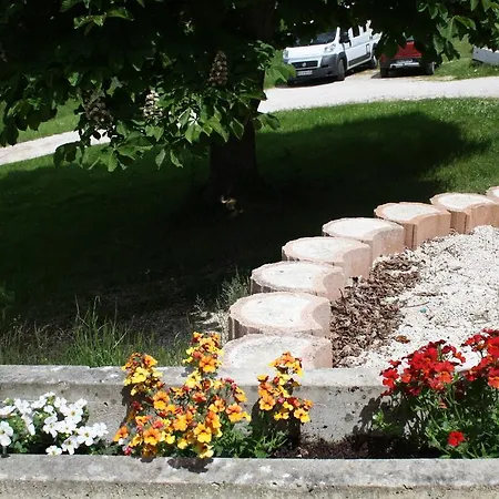 La Perle Du Lot Bed & Breakfast