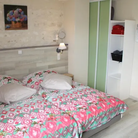 La Perle Du Lot Bed & Breakfast 3*