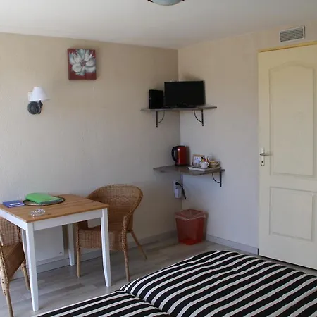 La Perle Du Lot Bed & Breakfast 3*